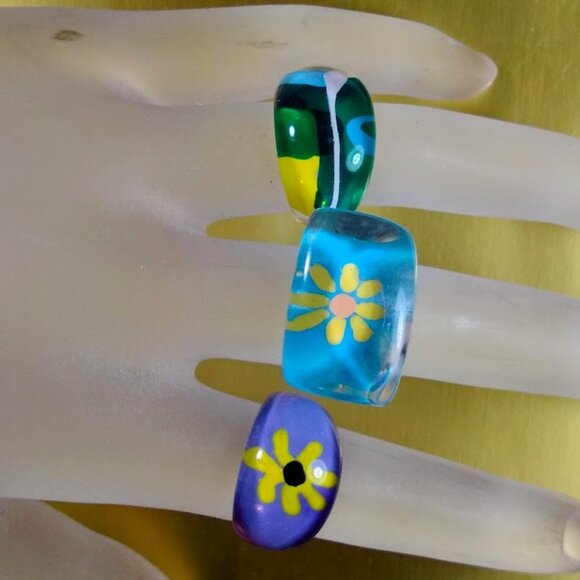 SET of 10 acrylic rings -- multi-colors - Picture 11 of 13